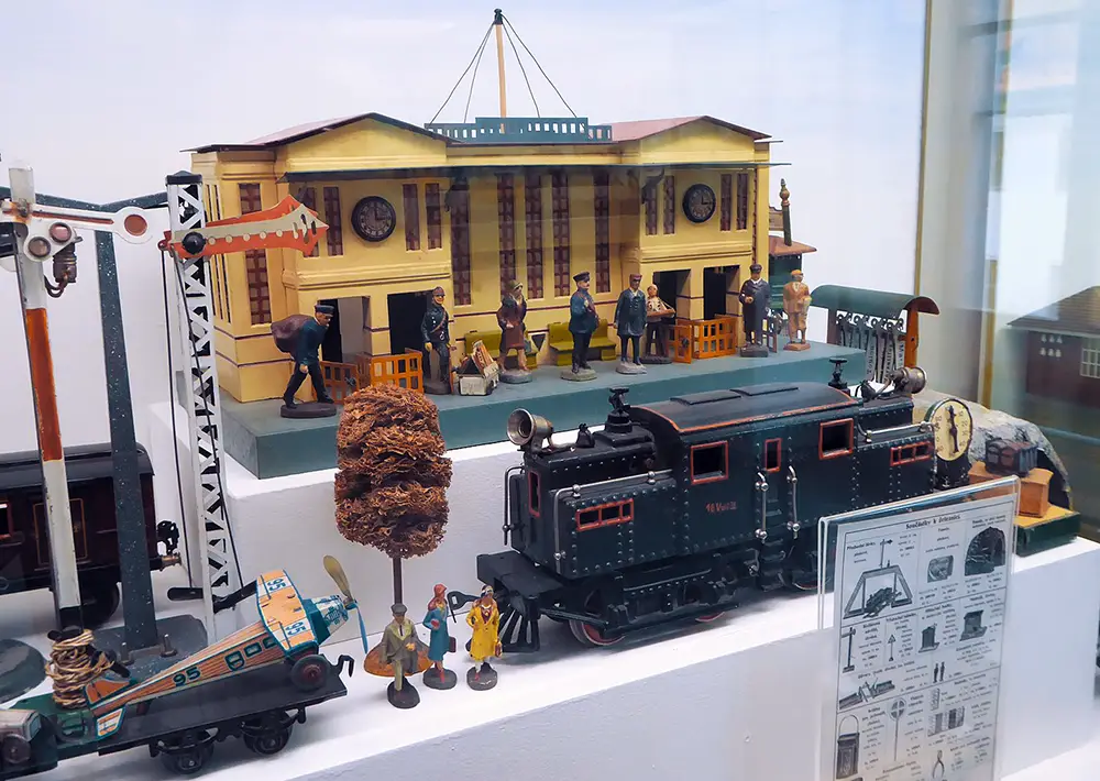 miniature model trains